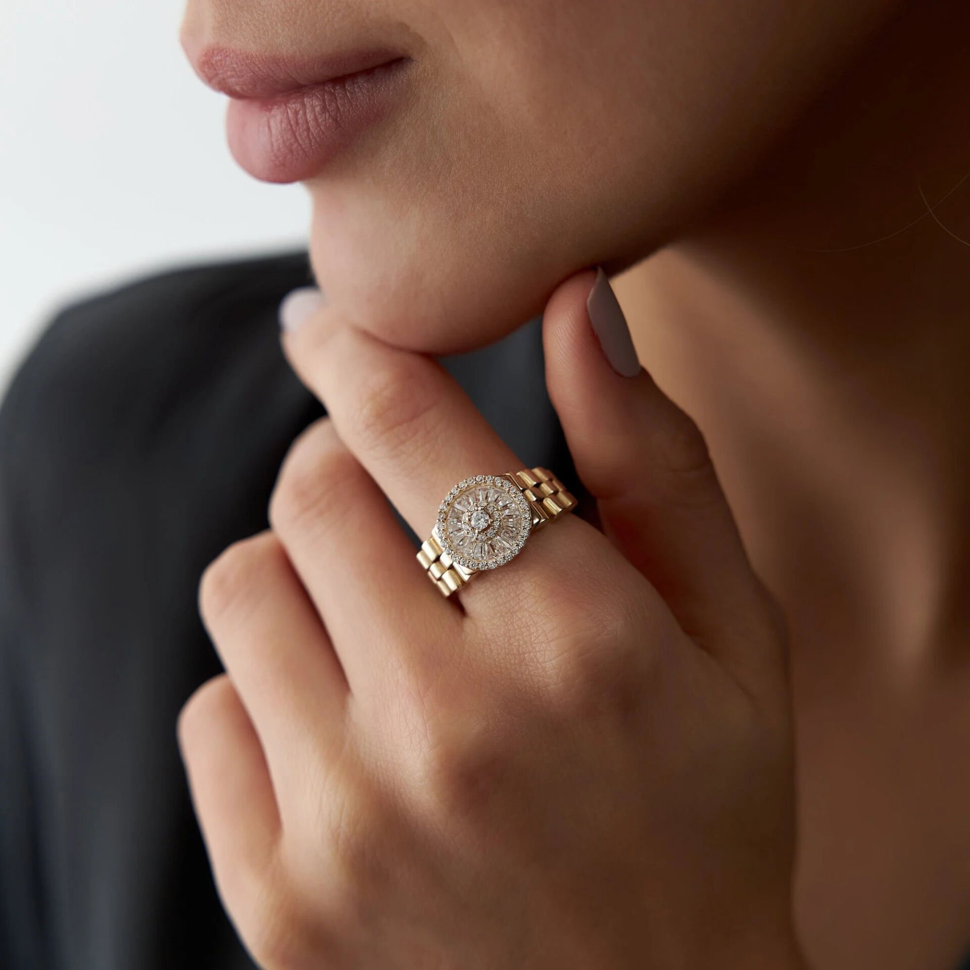 14 Ayar Yuvarlak Baget Taşlı Altın Yüzük