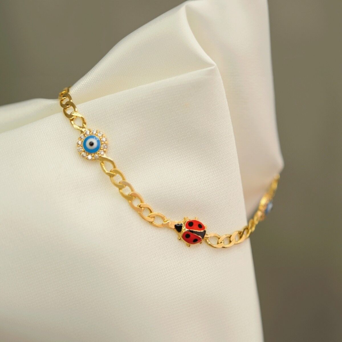 14 Ayar Uğur Böceği Ve Nazar Boncuklu Altın Bileklik