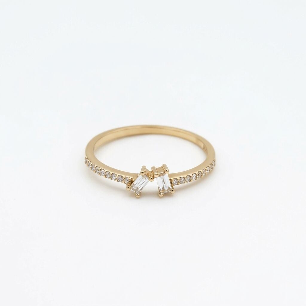 14 Ayar Taşlı Detaylı Pırlanta Yüzük