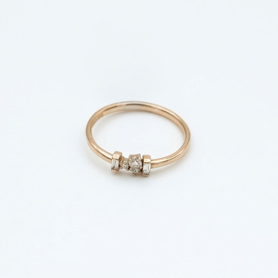 14 Ayar Taşlı Detaylı  Pırlanta Yüzük