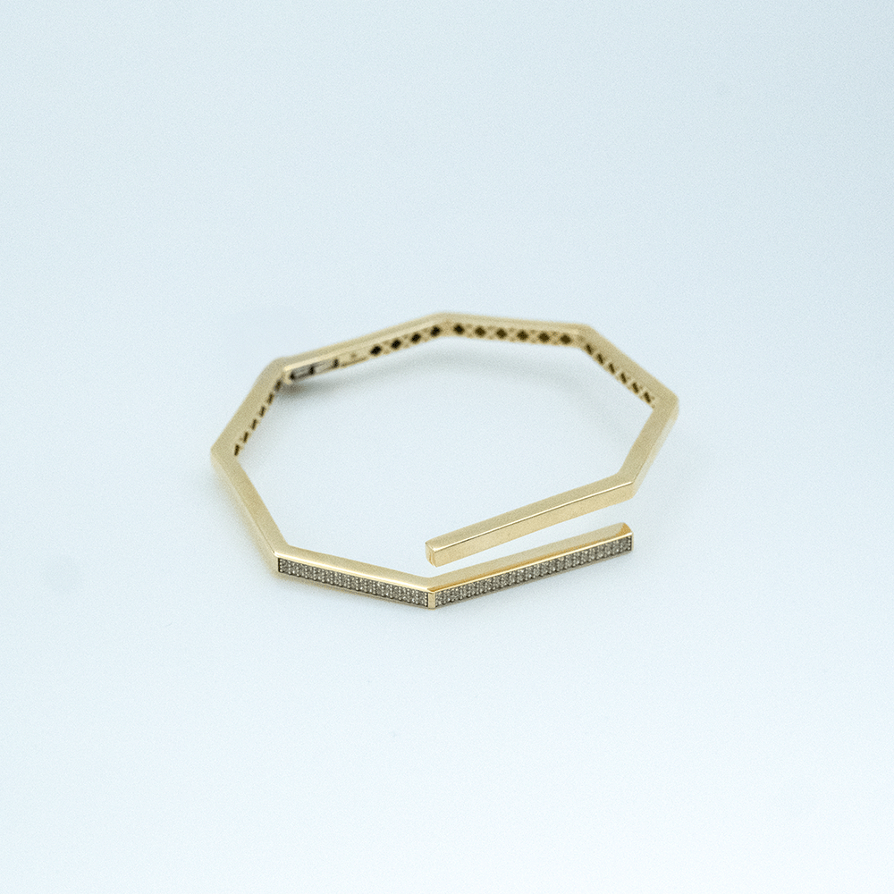 14 Ayar Ayrık Detaylı Kelepçe Altın Bileklik