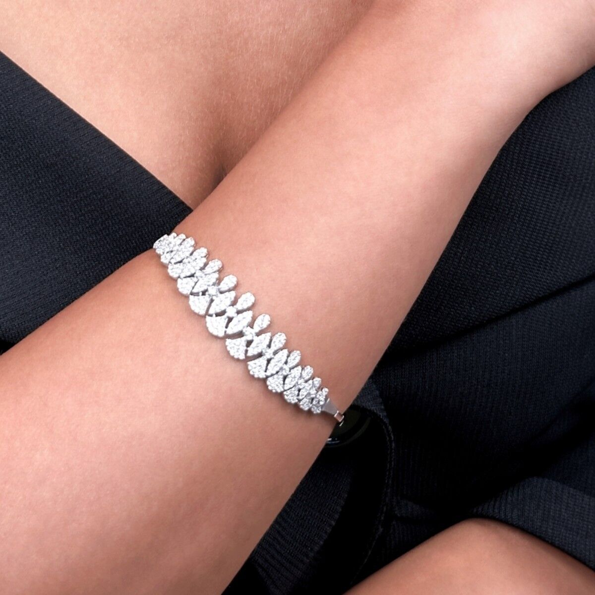 14 Ayar Zirkon Taşlı Beyaz Altın Bileklik