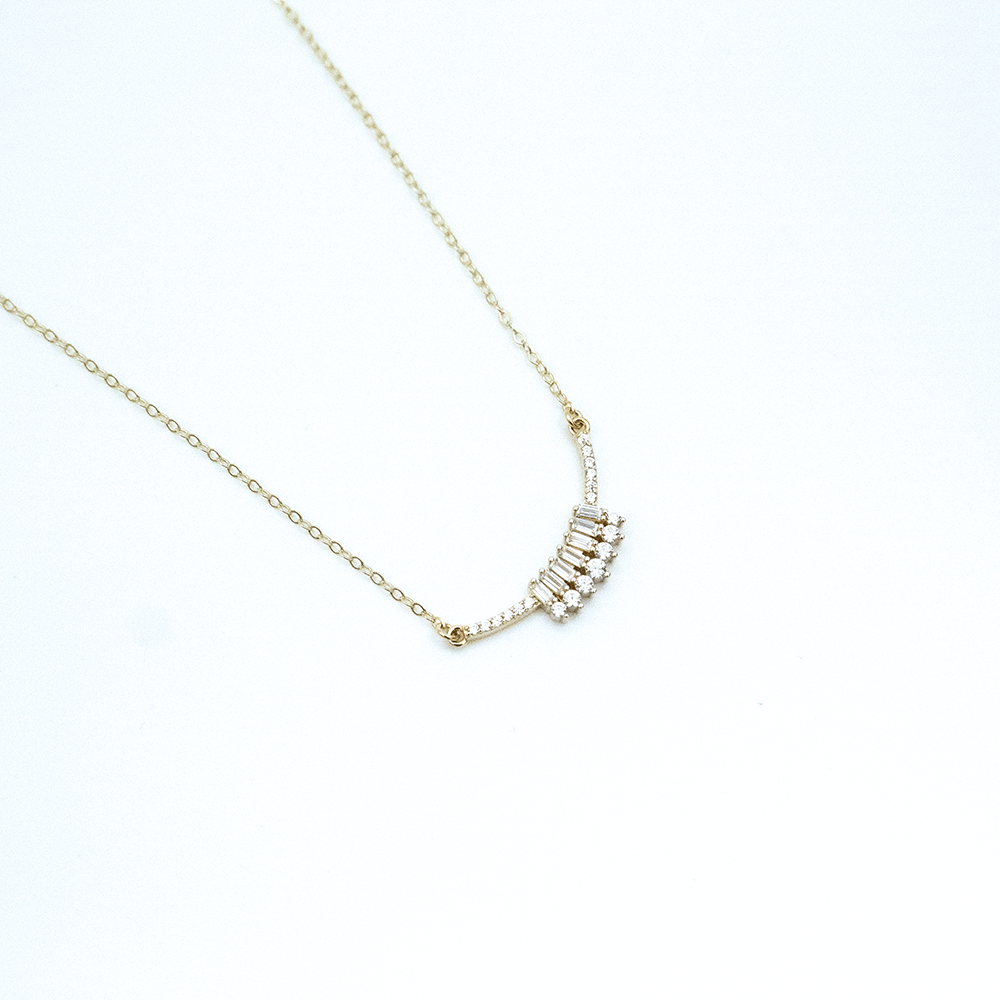 14 Ayar Taşlı Sıralı Baget Altın Kolye