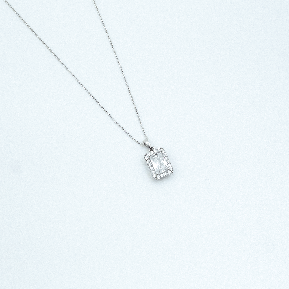 14 Ayar Kare Taşlı Beyaz Altın Kolye