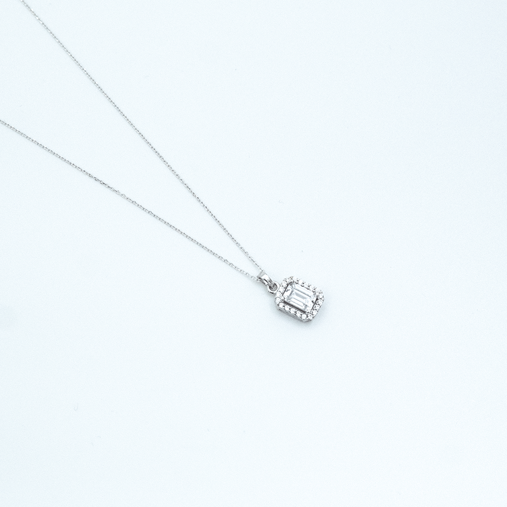 14 Ayar Baget Taşlı Beyaz Altın Kolye