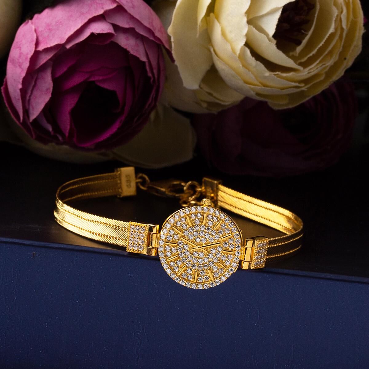 14 Ayar Saat Görünümlü Taşlı Altın Bileklik