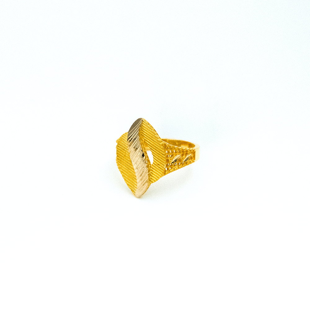 14 Ayar Çiçekli Detaylı Kesim Altın Yüzük