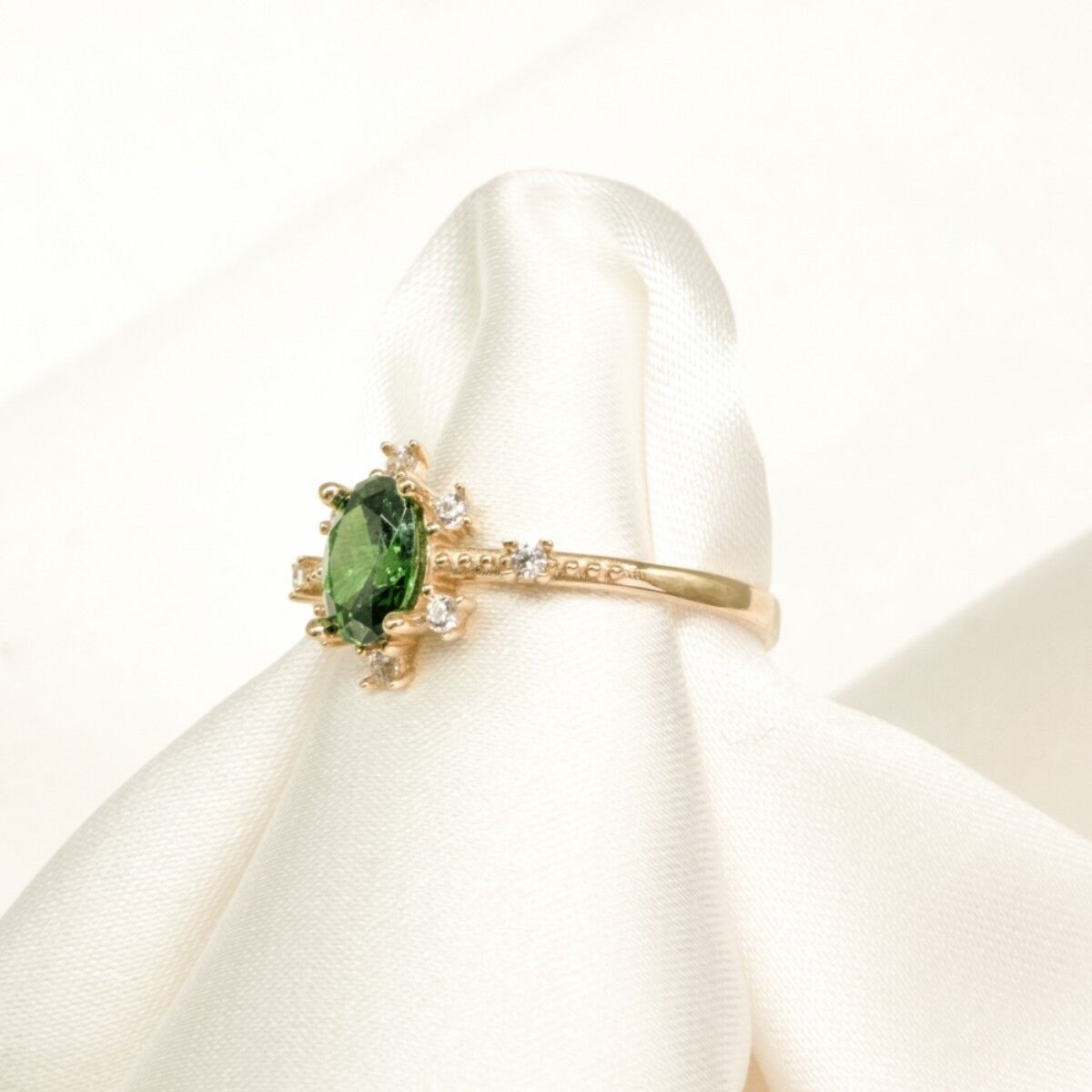 14 Ayar Açık Yeşil Taşlı Altın Yüzük