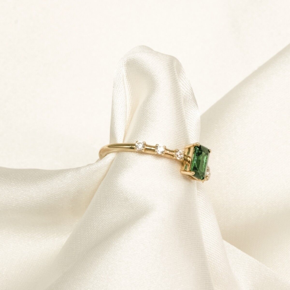 14 Ayar Koyu Yeşil Taşlı Kare Altın Yüzük