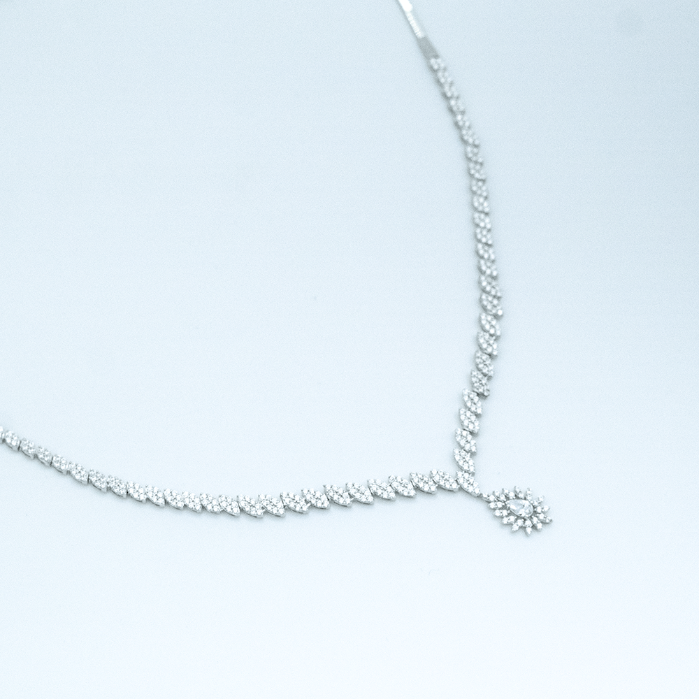 14 Ayar Oval Taşlı Sıralı Beyaz Altın Gerdanlık