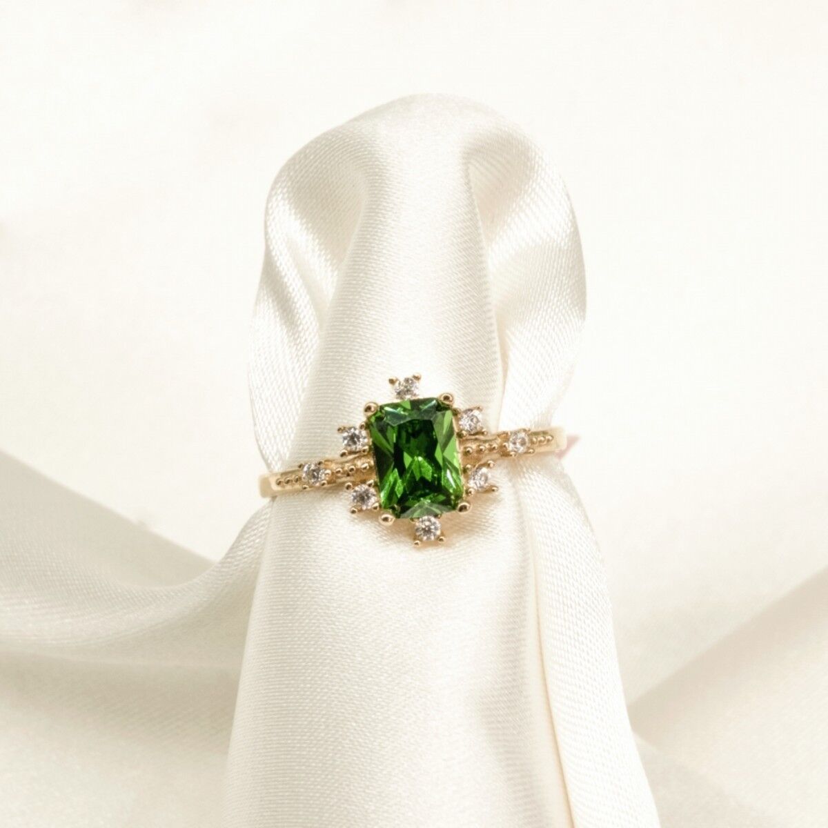 14 Ayar Açık Yeşil Kare Altın Yüzük