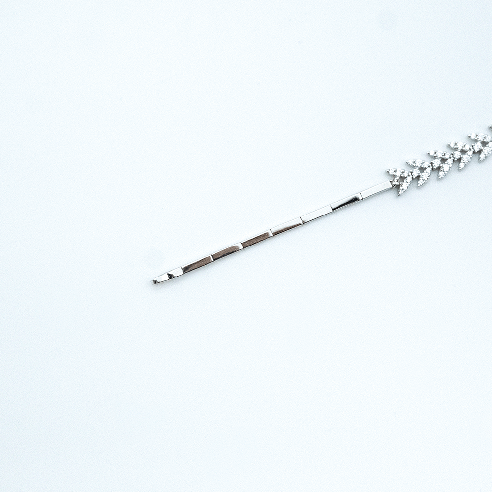 14 Ayar Oval Damla Taşlı Çiçek Kesim Beyaz Altın Bileklik