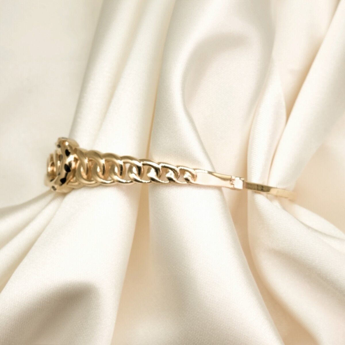 14 Ayar Puma Desenli Altın Kelepçe Bileklik