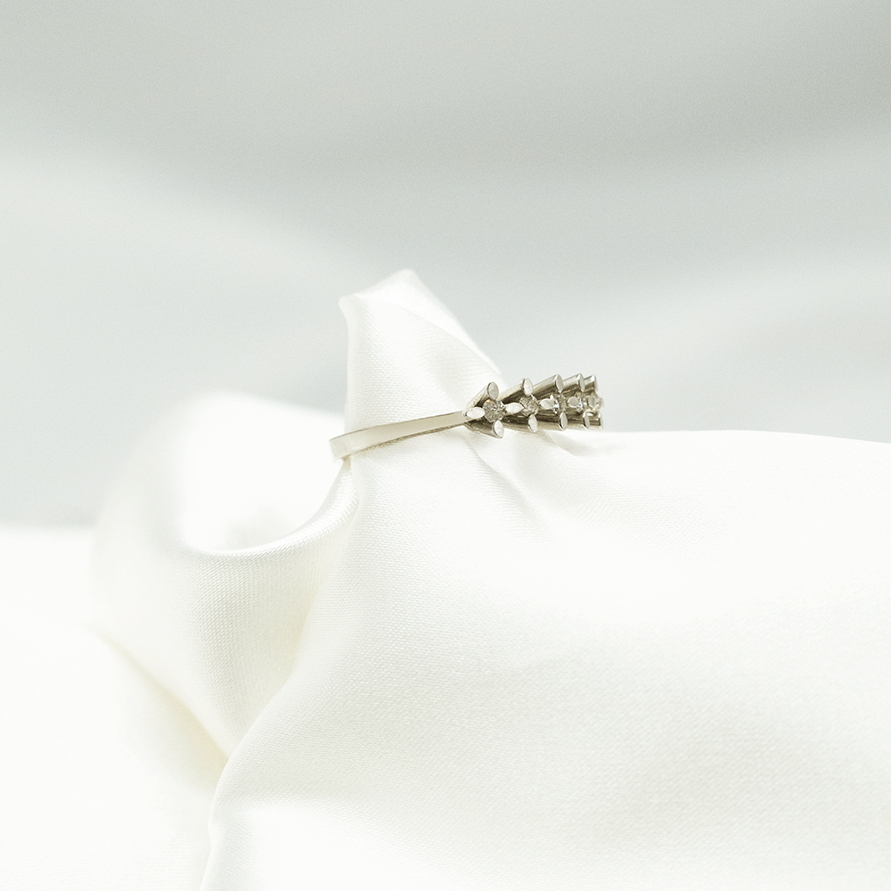 14 Ayar Beştaş Daire Pırlanta Yüzük