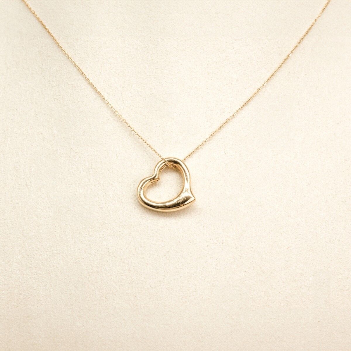 14 Ayar Ucu Sağa Eğimli Kalpli Altın Zincir Kolye