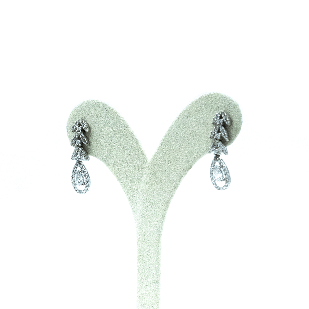 14 Ayar Oval Damla Taşlı Çiçek Kesim Beyaz Altın Küpe