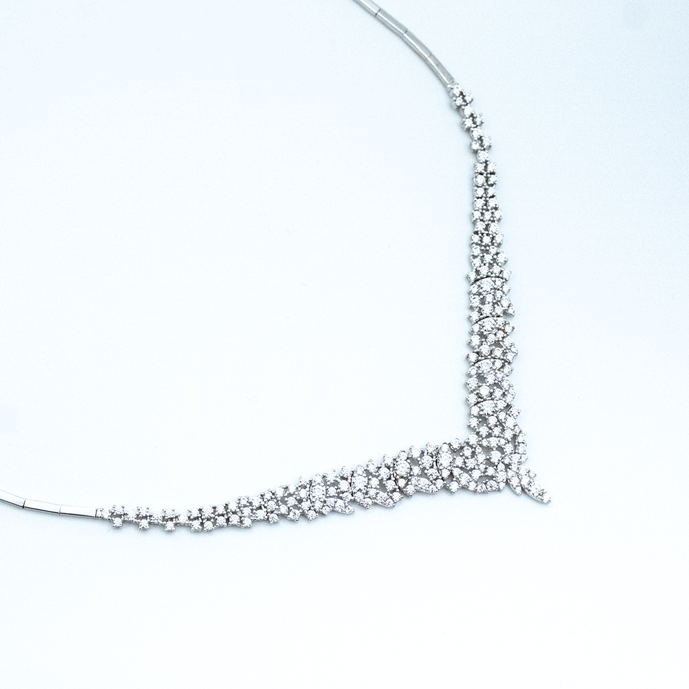 14 Ayar Taşlı Oval Kesim Beyaz Altın Gerdanlık