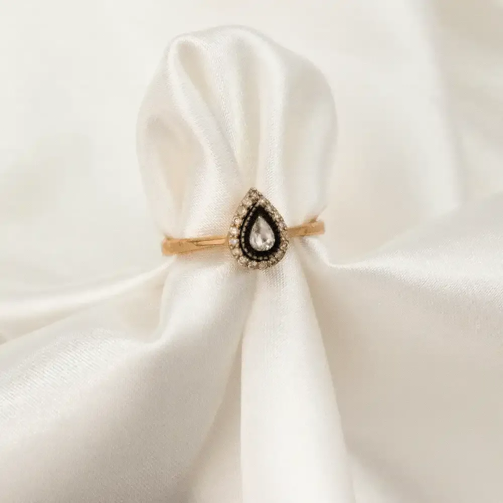 8 Ayar Damla Taşlı Elmas Yüzük