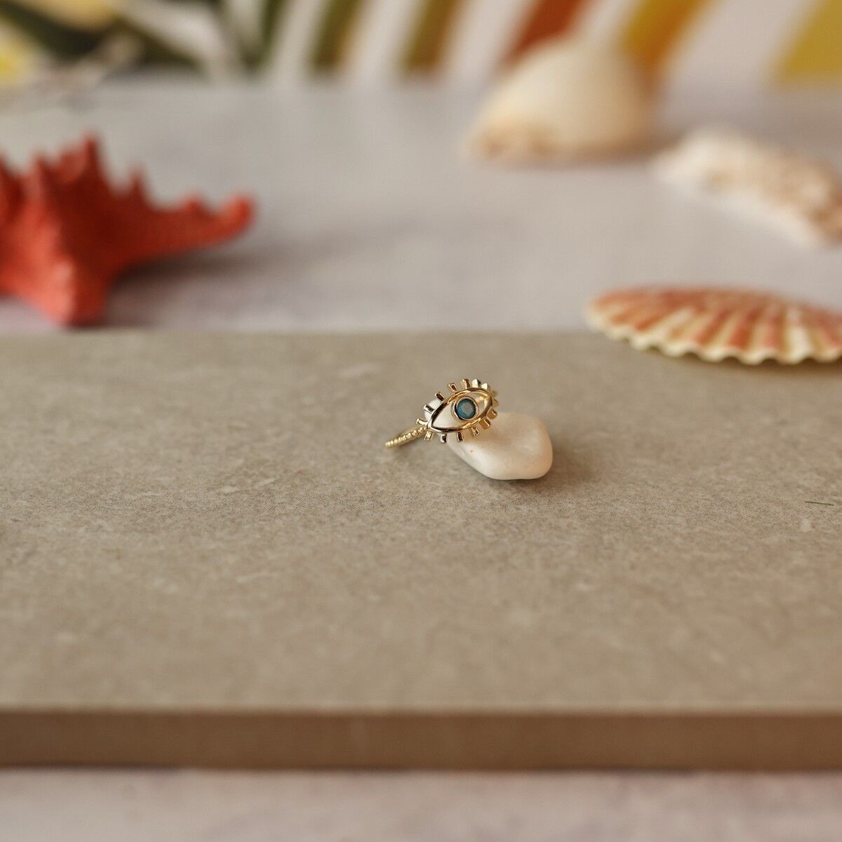 14 Ayar Desenli Taşlı Altın Yüzük