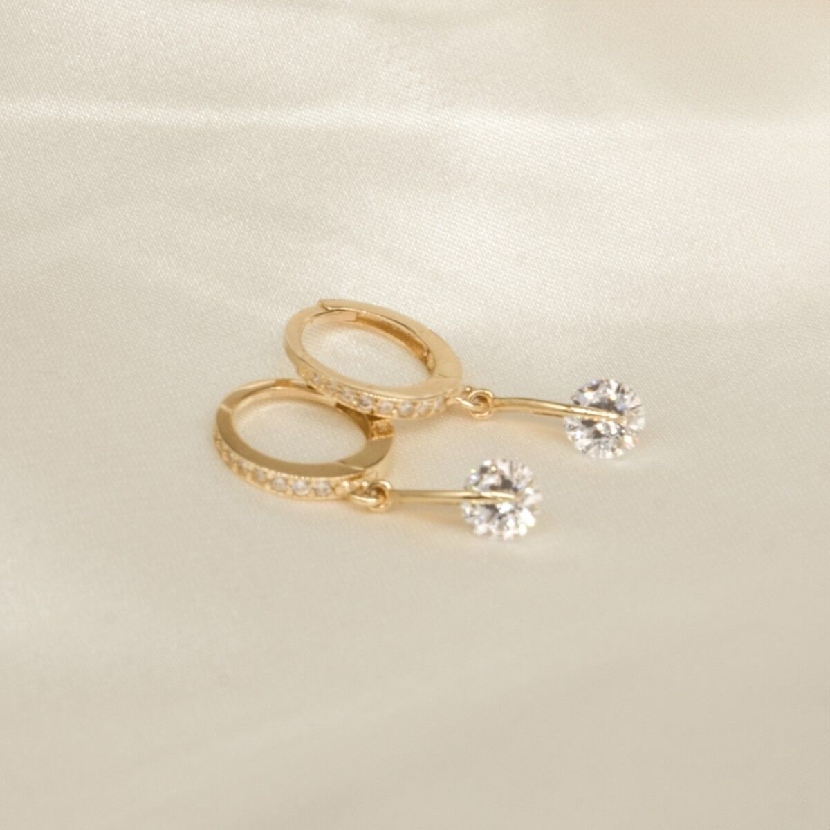 14 Ayar Yuvarlak Taşlı Halka Altın Küpe