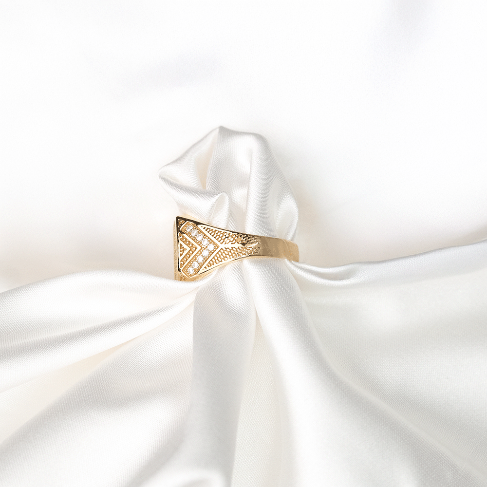 14 Ayar Taşlı Detaylı Yuvarlatılmış Kare Erkek Altın Yüzük