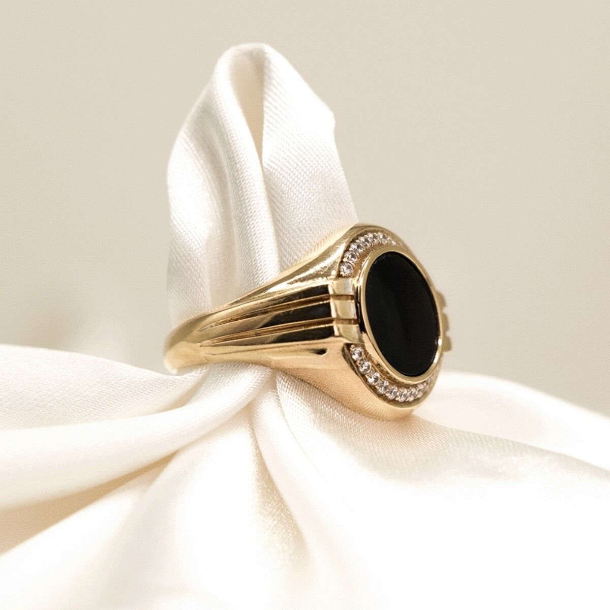 14 Ayar Beyaz Küçük Taşlı Siyah Büyük Taşlı Erkek Altın Yüzük
