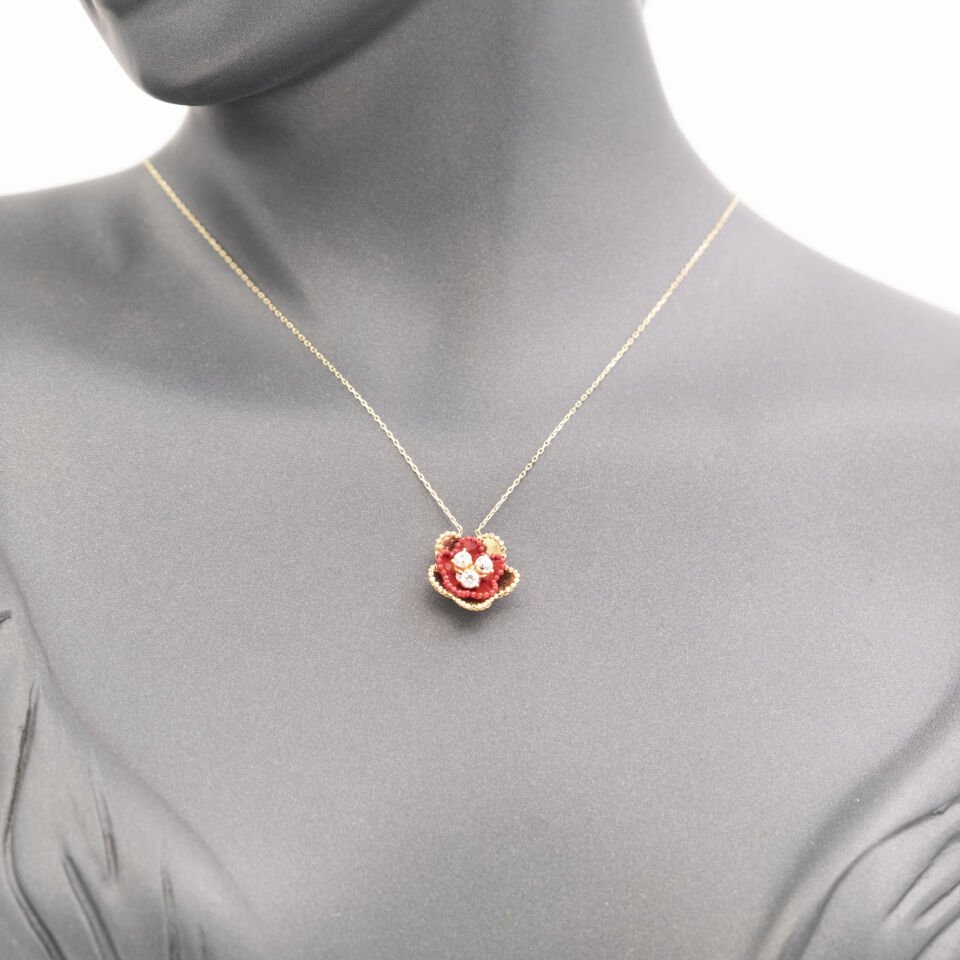 14 Taşlı Kırmızı Çiçek Altın Kolye