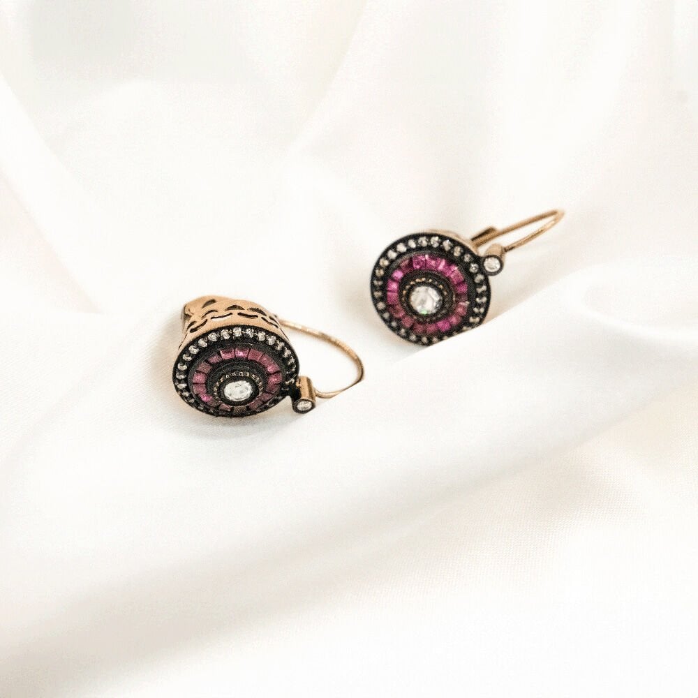 8 Ayar Etrafı Pembe Taşlı Özel Tasarım Elmas Küpe