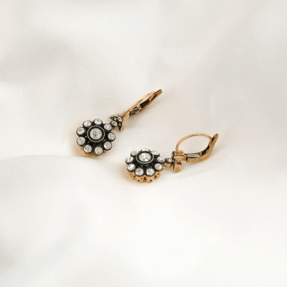 8 Ayar Çi̇çek Model Elmas Küpe