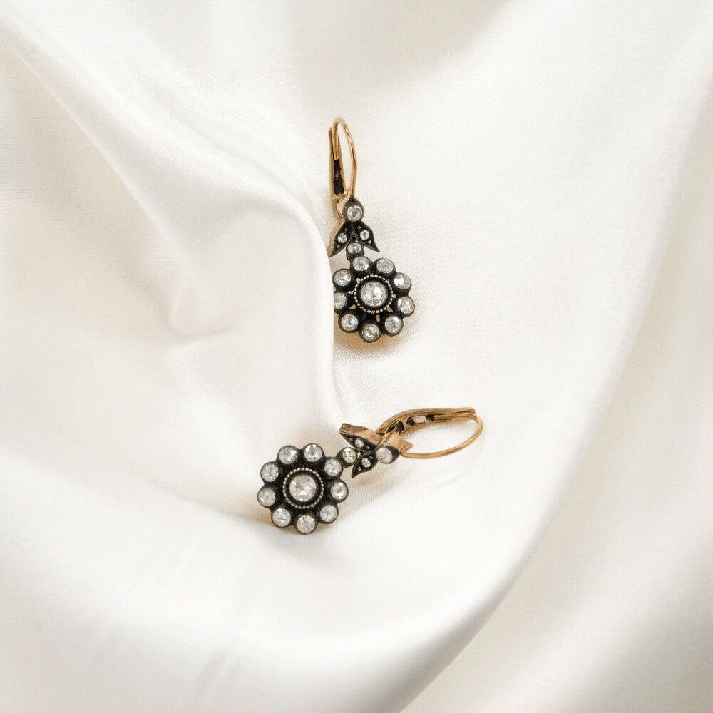 8 Ayar Çi̇çek Model Elmas Küpe