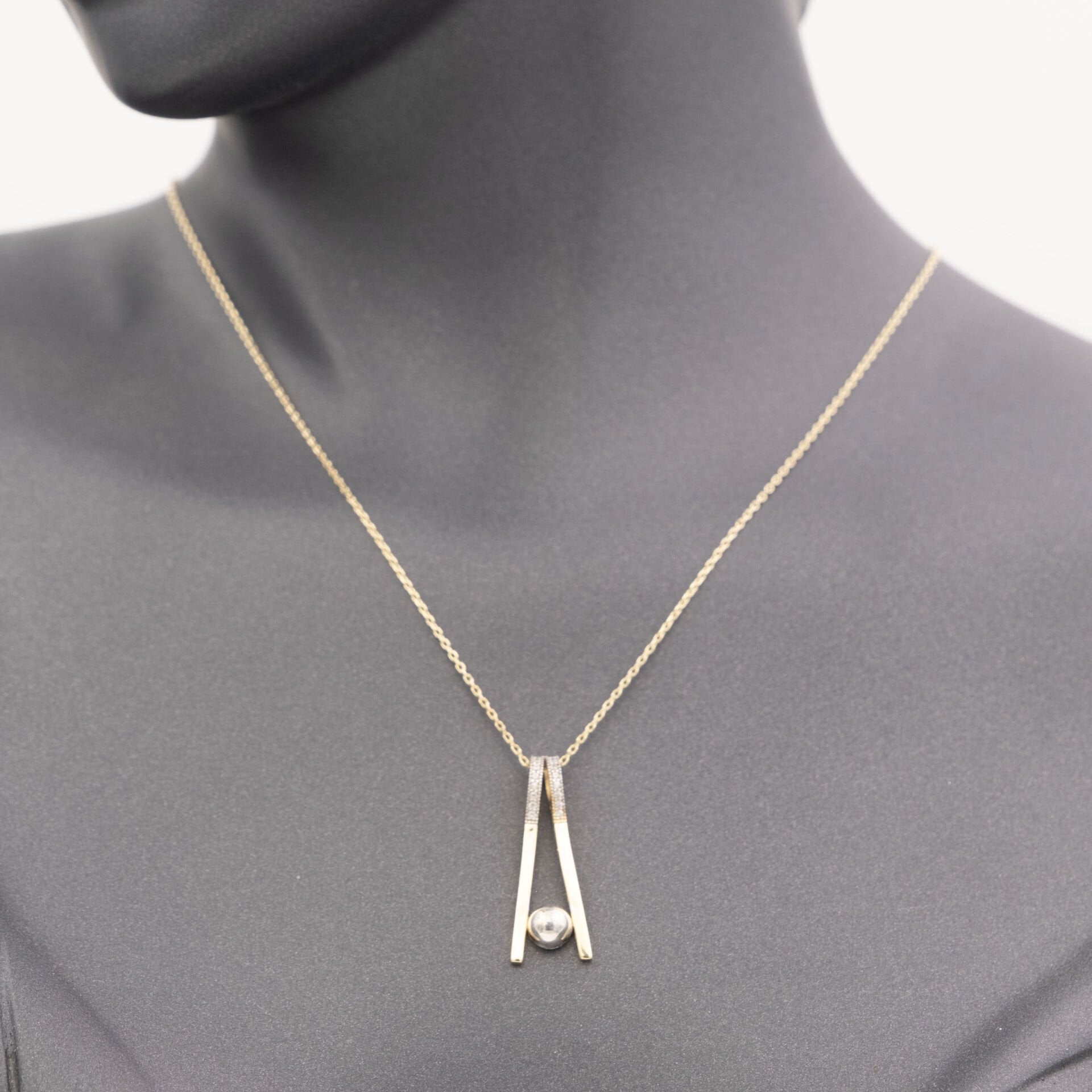 14 Ayar Taşlı Detaylı Altın Kolye