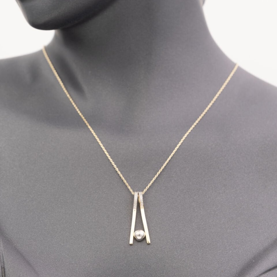 14 Taşlı Detaylı Altın Kolye