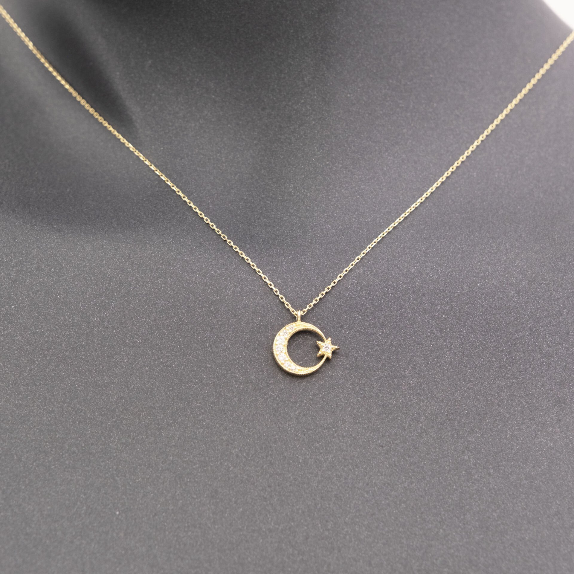 14 Taşlı Detaylı Ay Yıldız Altın Kolye