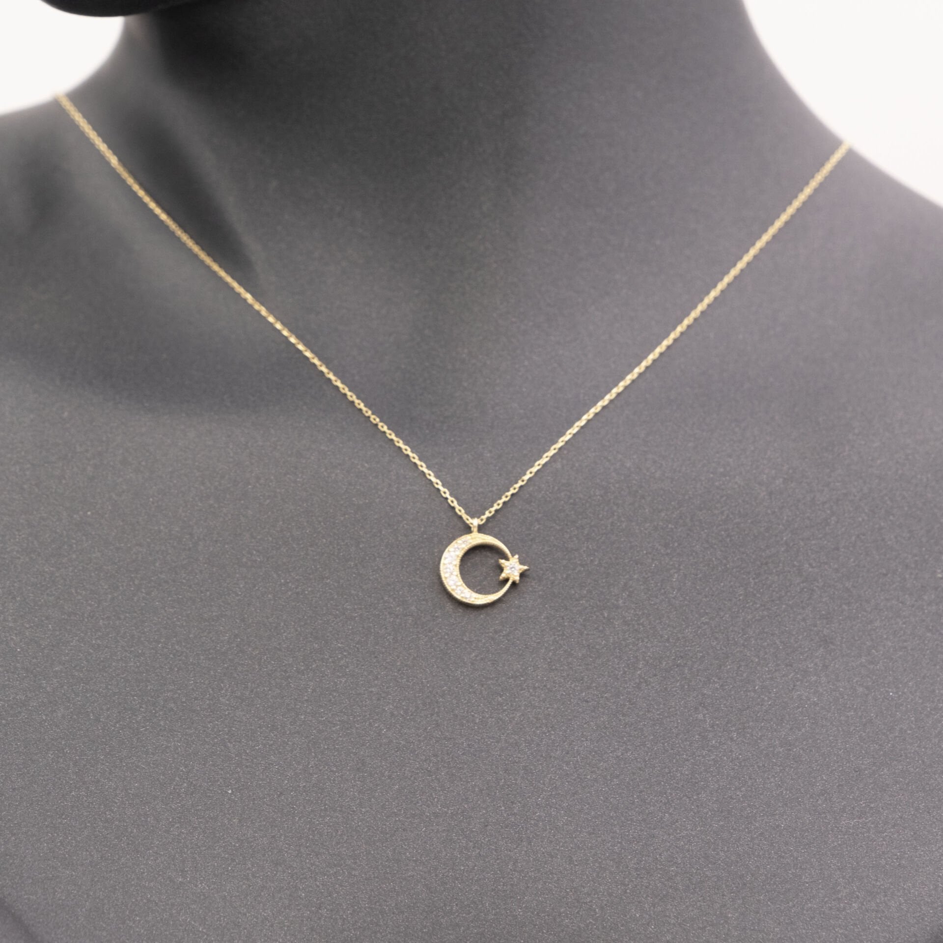 14 Ayar Taşlı Detaylı Ay Yıldız Altın Kolye