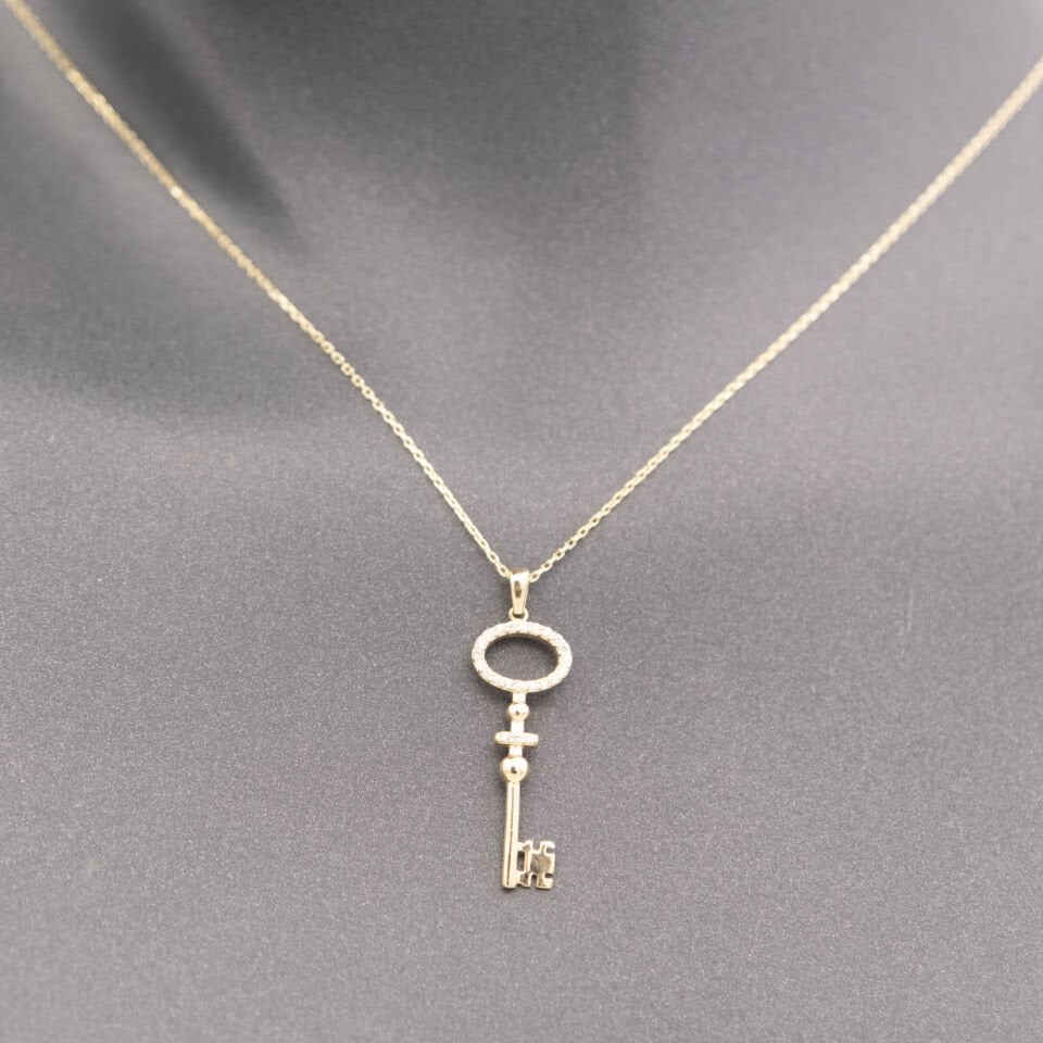 14 Taşlı Detaylı Anahtar Altın Kolye