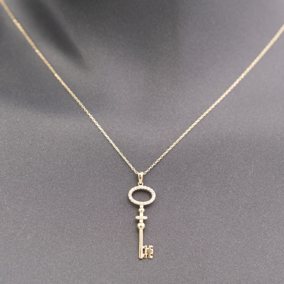 14 Taşlı Detaylı Anahtar Altın Kolye