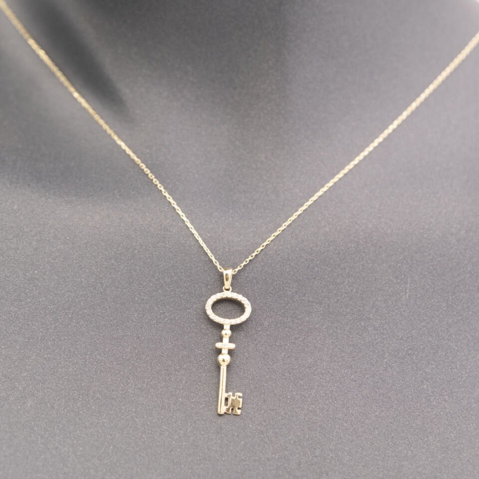 14 Taşlı Detaylı Anahtar Altın Kolye