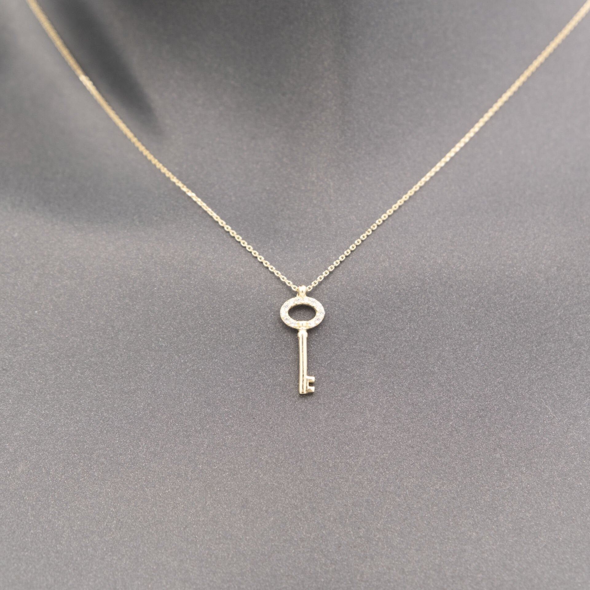 14 Ayar Taşlı Anahtar Altın Kolye