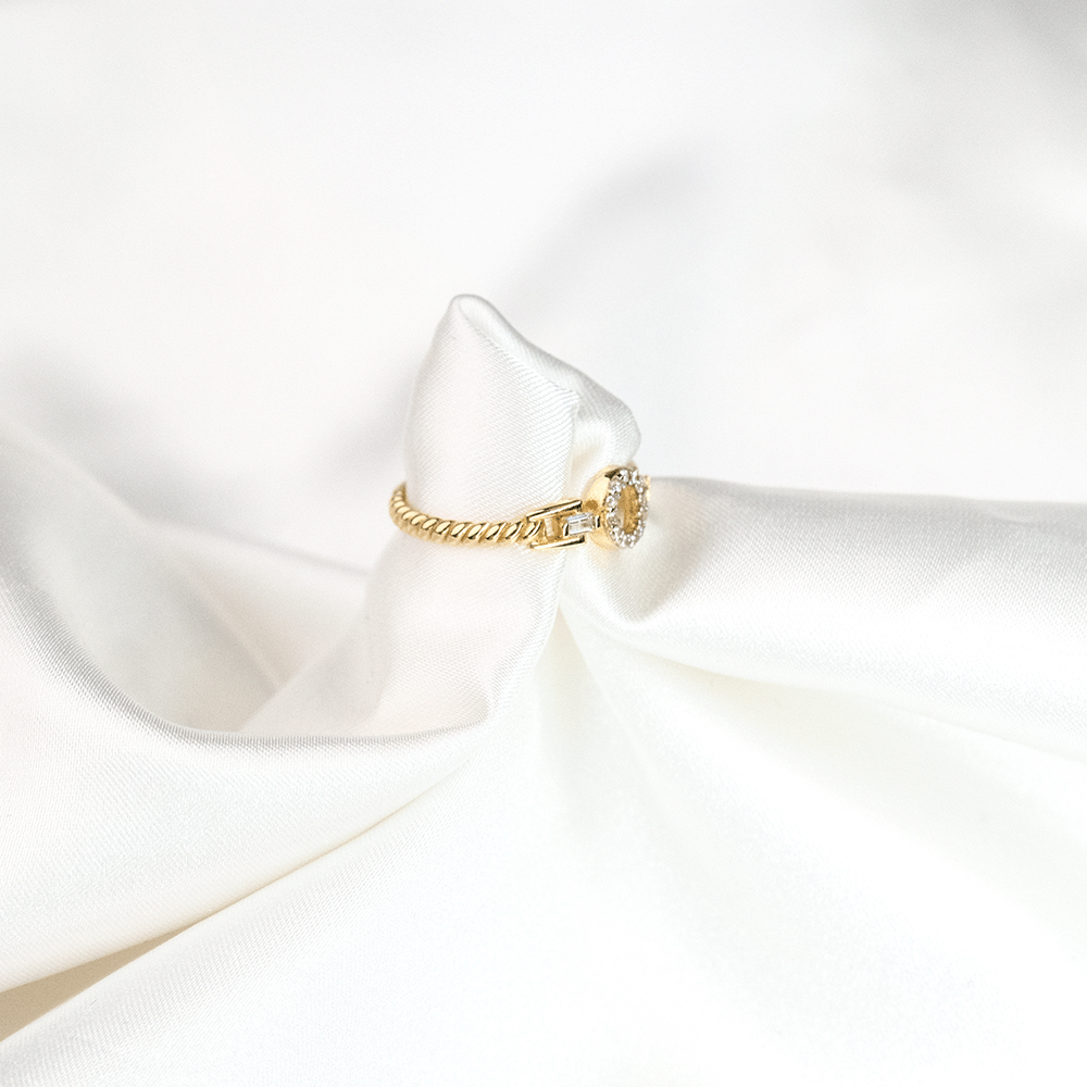 14 Ayar Taşlı O Harfli Altın Yüzük