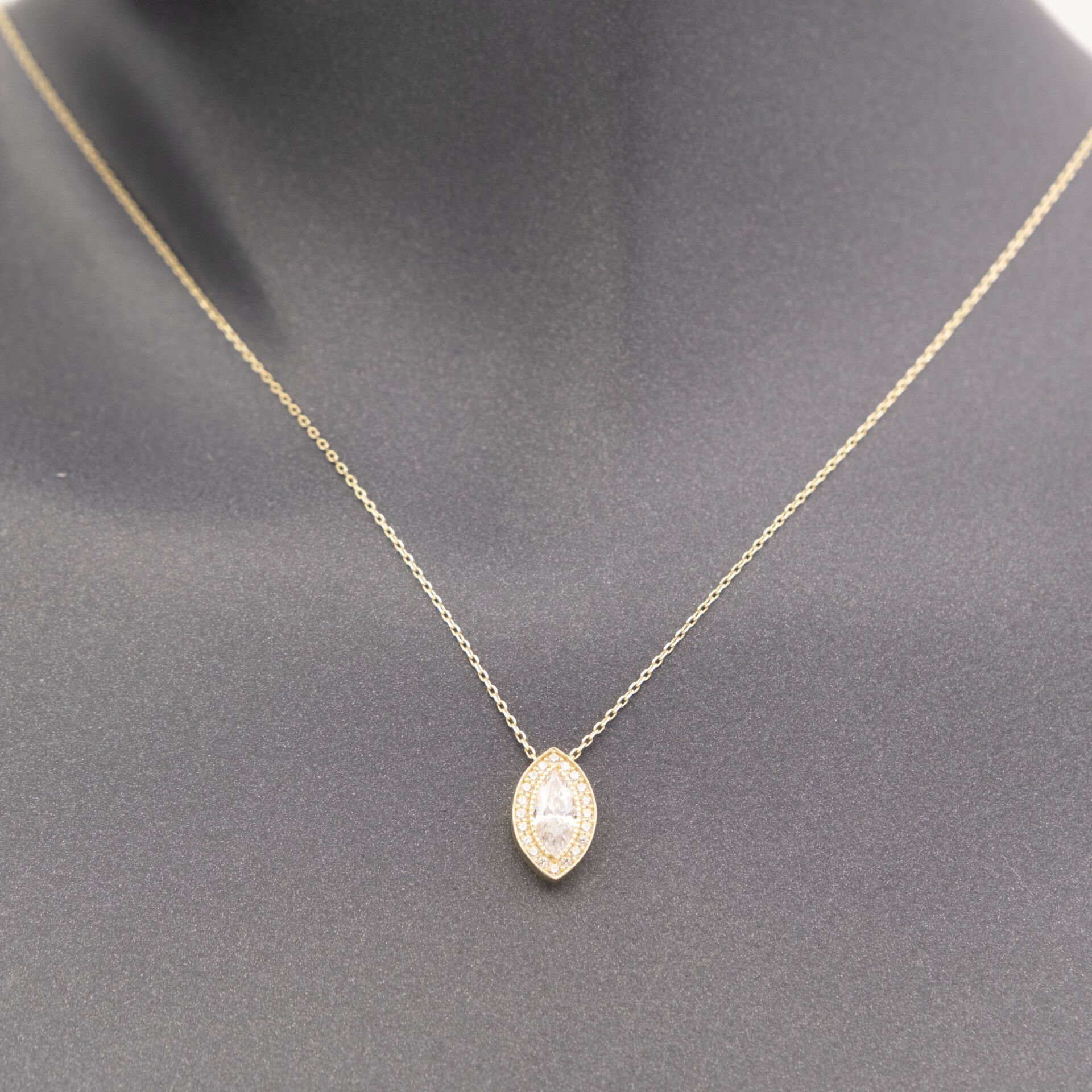 14 Taşlı Detaylı Göz Altın Kolye