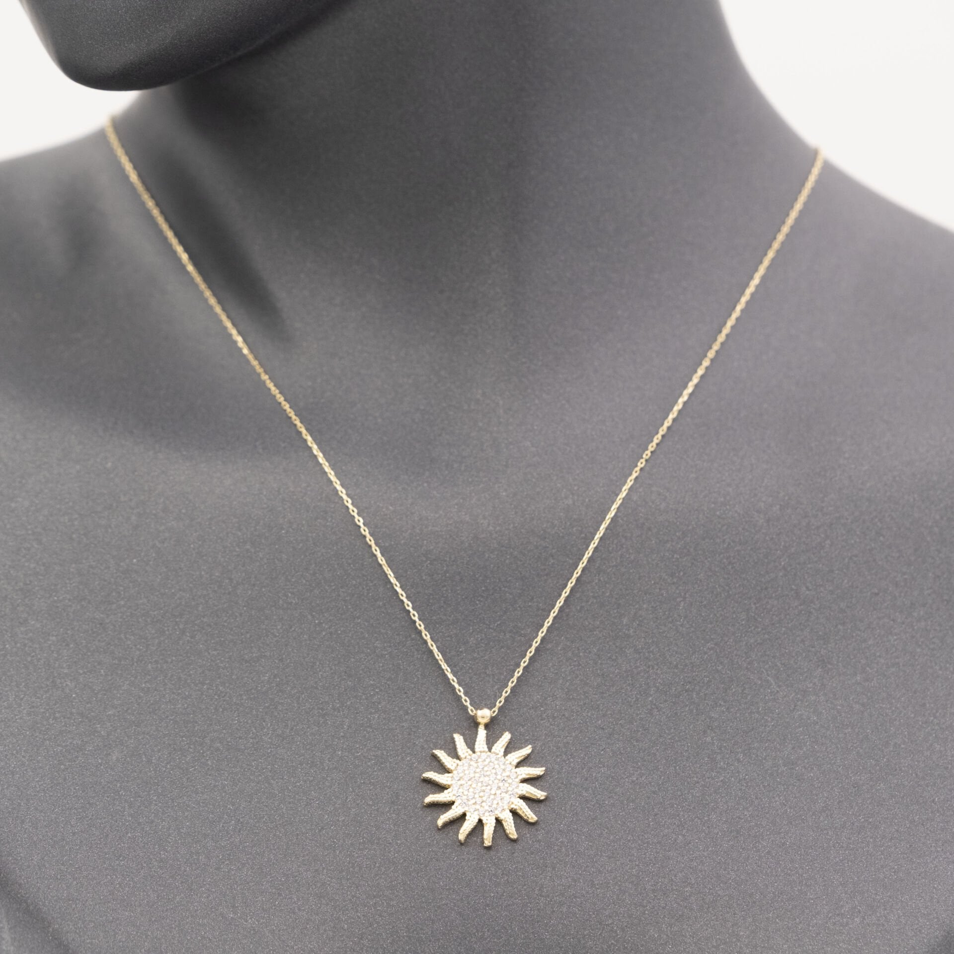 14 Ayar Taşlı Güneş Altın Kolye