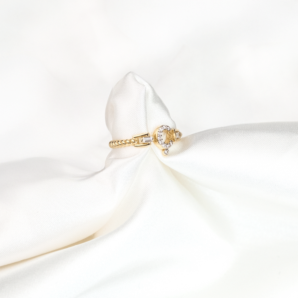 14 Ayar Taşlı Ç Harfli Altın Yüzük