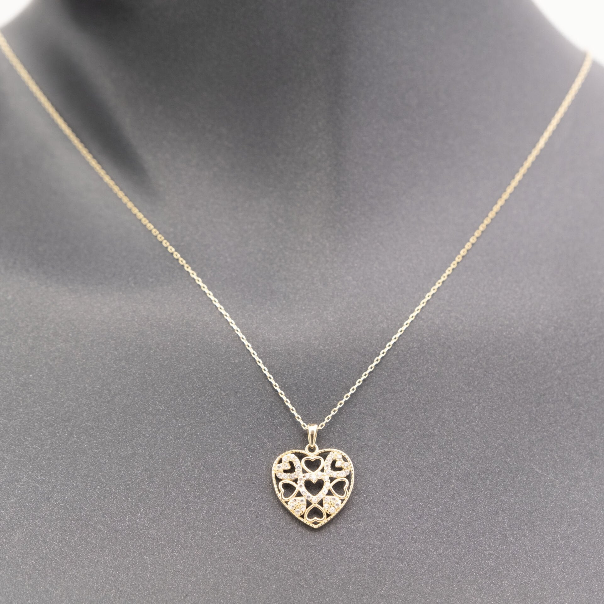 14 Ayar Taşlı Kalp Detaylı Altın Kolye