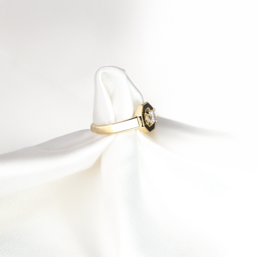 14 Ayar Siyah Mineli Ortası Taşlı Altın Yüzük