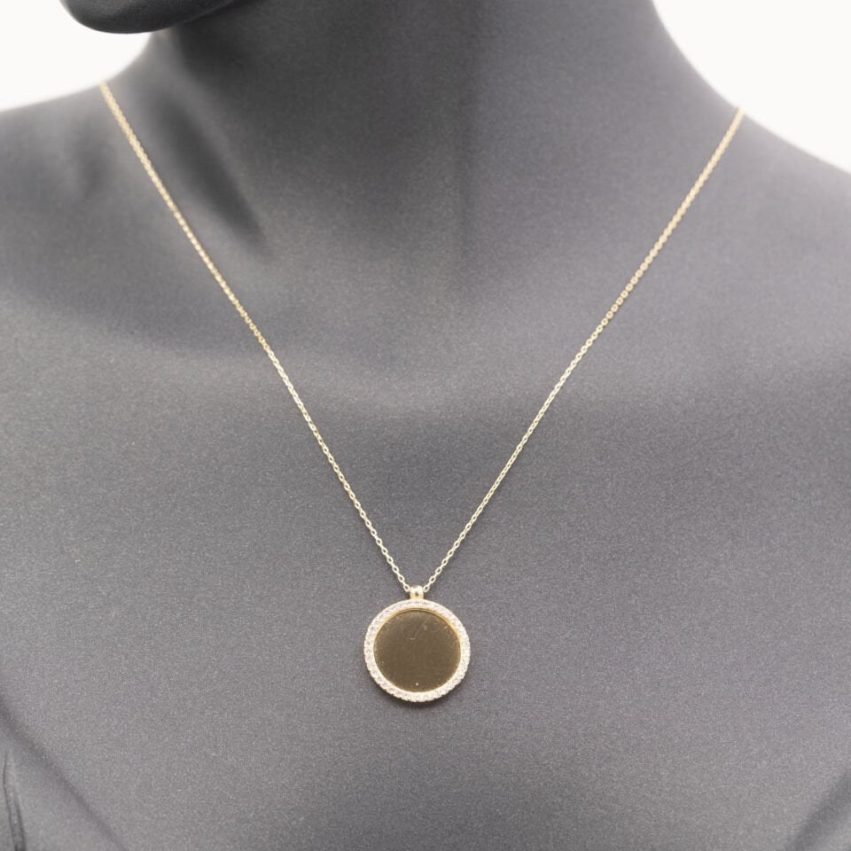 14 Çerçeveli Taşlı Plaka Altın Kolye