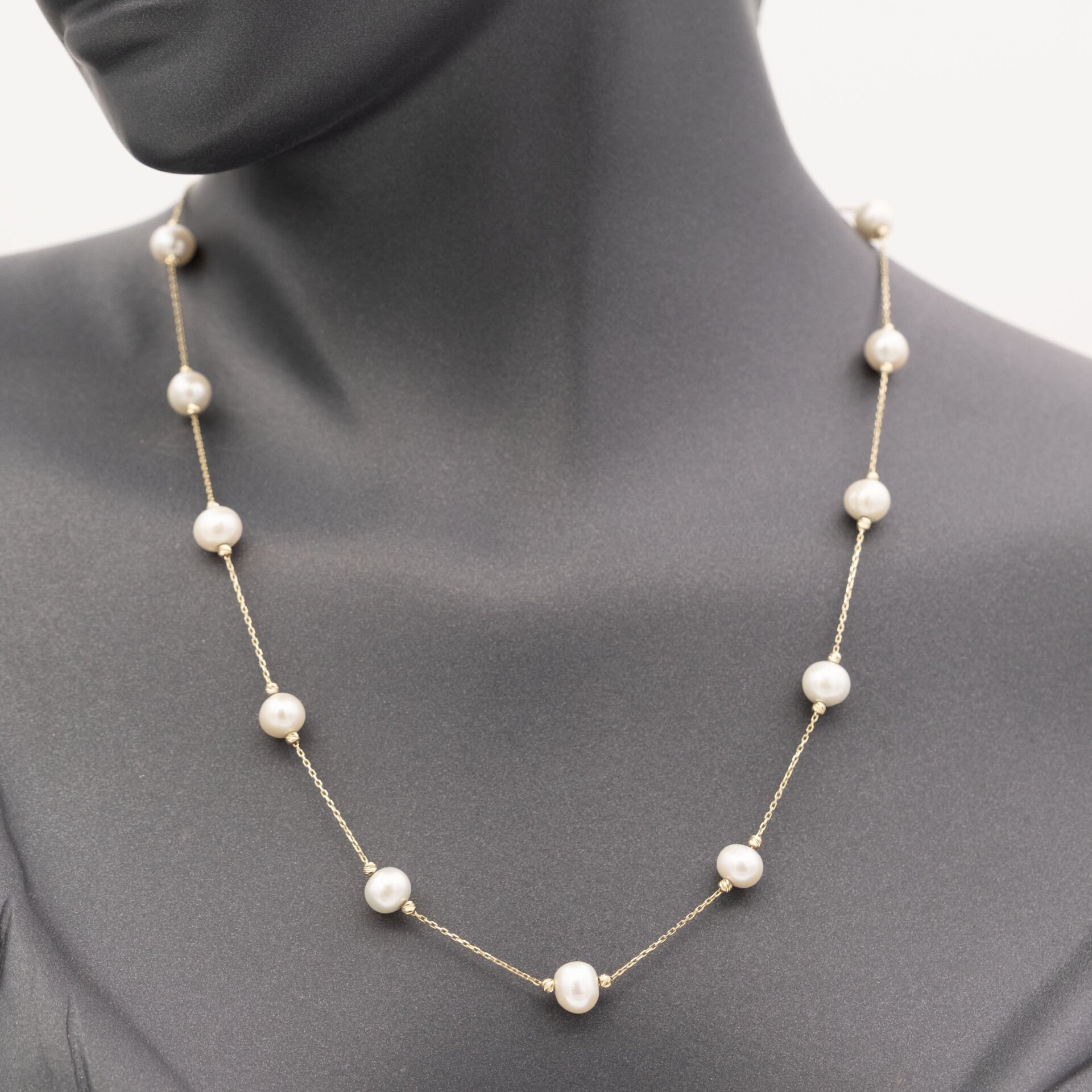 14 Beyaz İnci Detaylı Altın Kolye