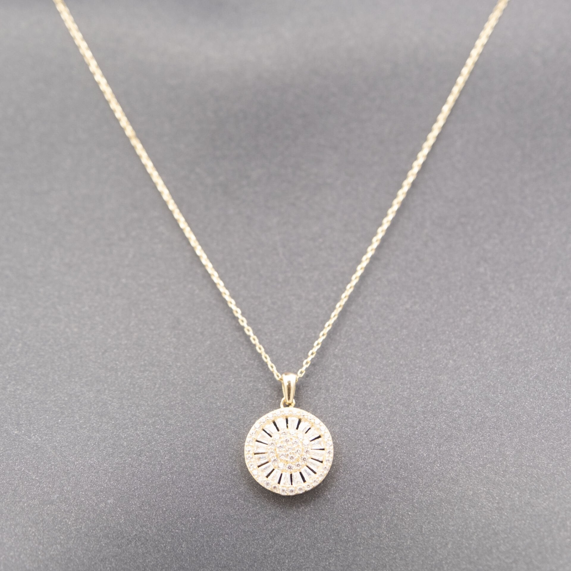 14 Ayar Baget Taşlı Yuvarlak Altın Kolye