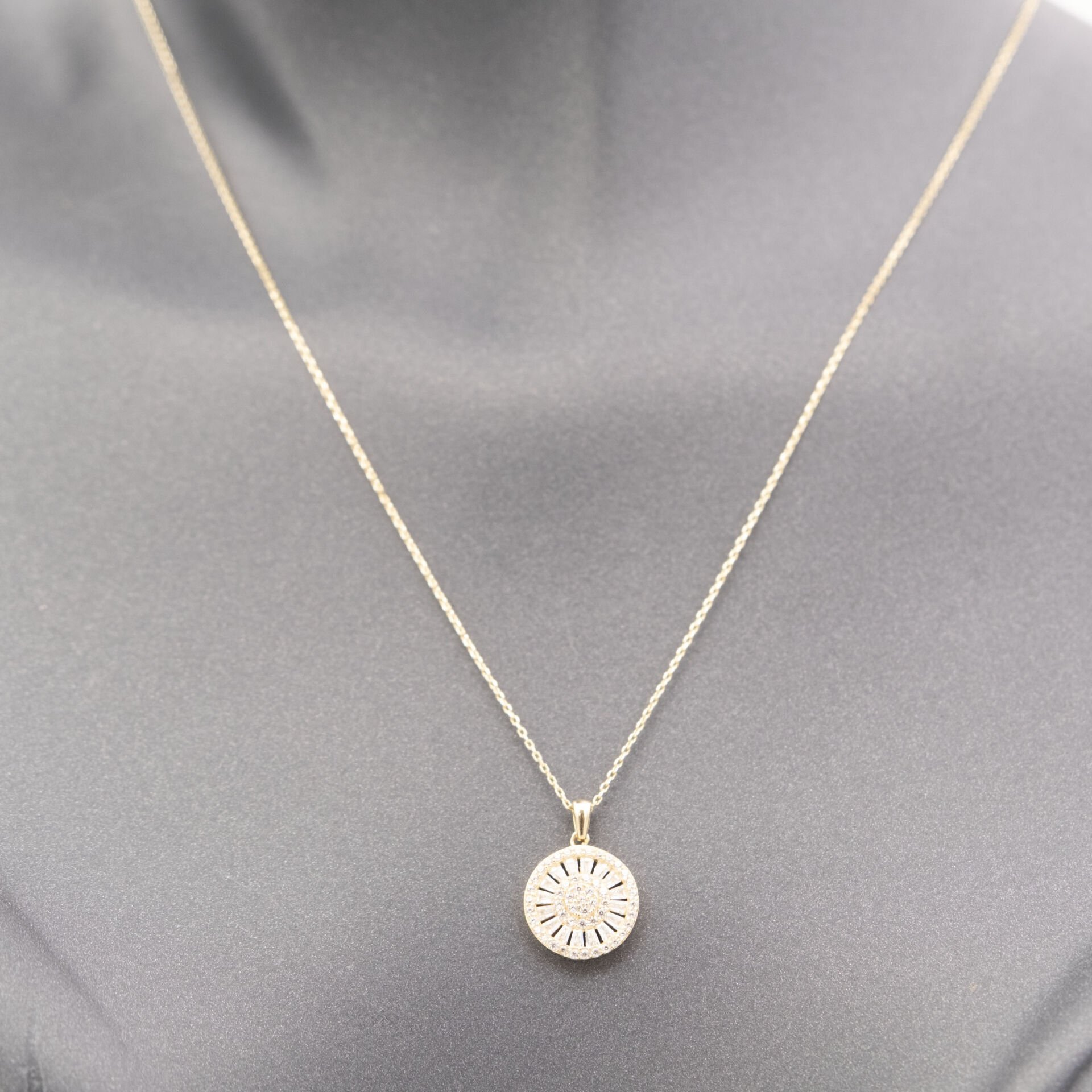 14 Ayar Baget Taşlı Yuvarlak Altın Kolye