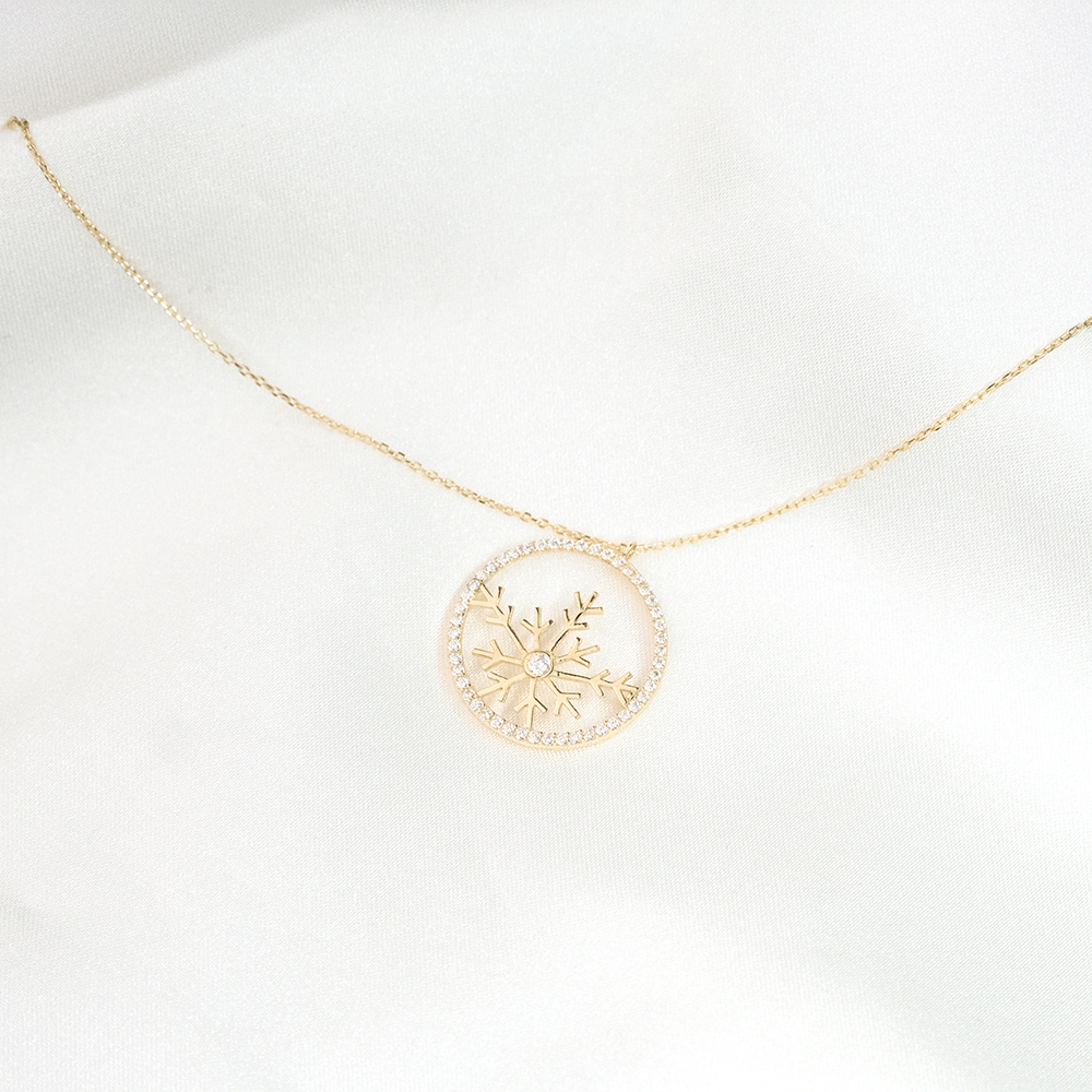 14 Ayar Kar Tanesi Detaylı Çerçeveli Altın Kolye