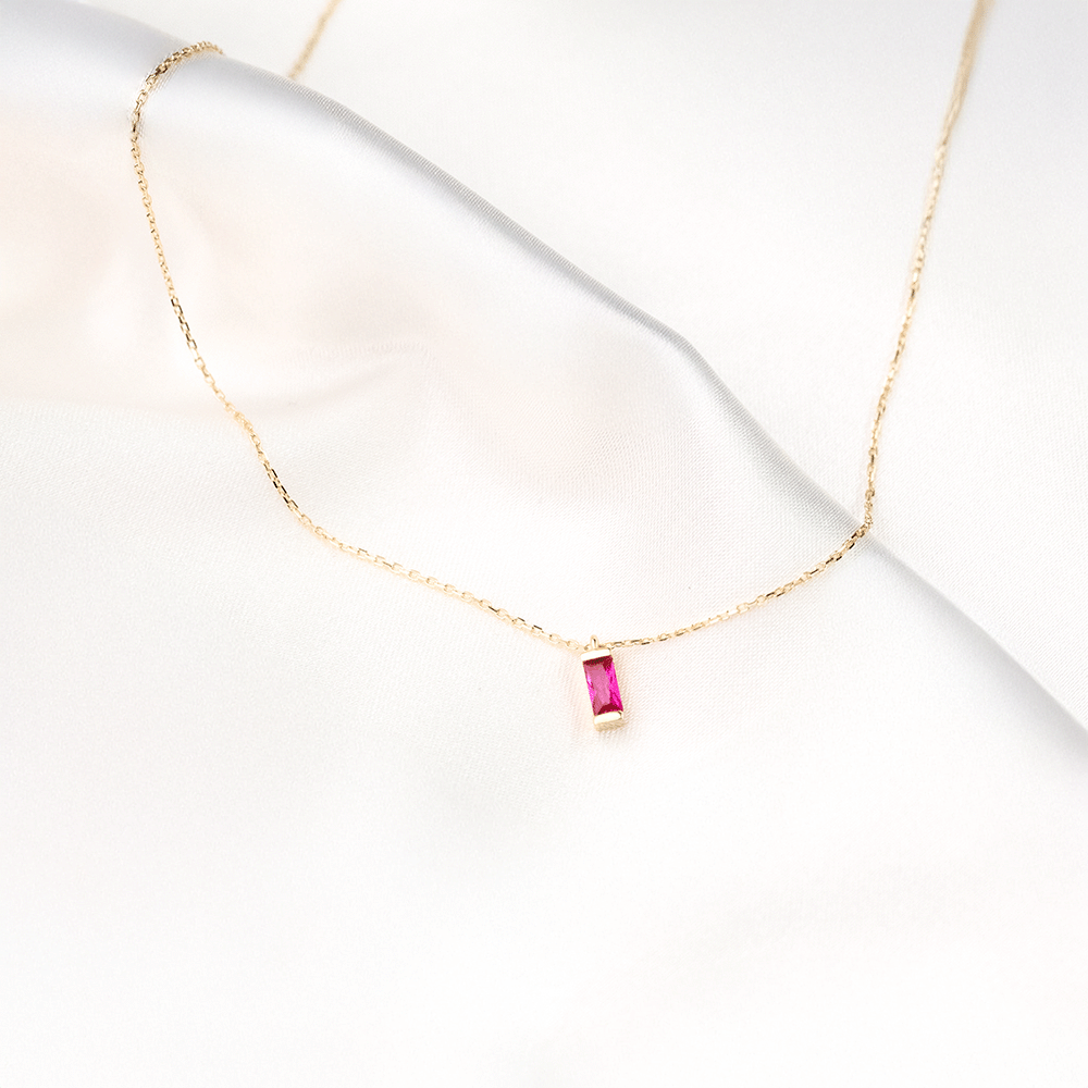 14 Ayar Mor Taşlı Detaylı Altın Kolye